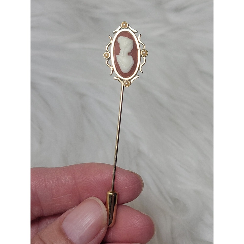 Vintage Avon Stick Pin Gold Tone Faux Pearl Cameo Beauty Oval Brooch